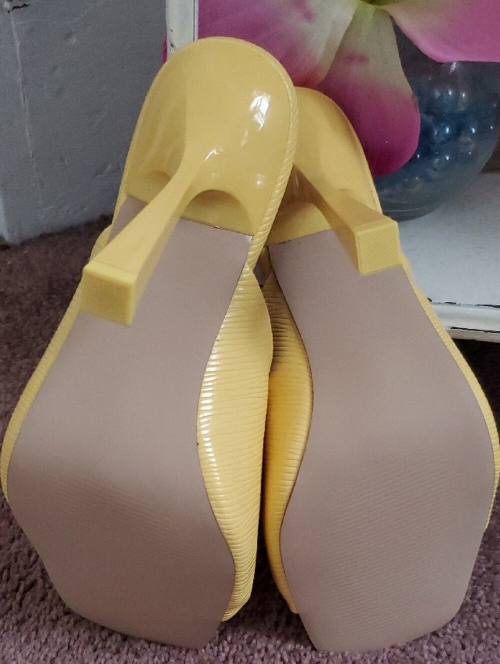 Steve Madden Yellow Knotted Square-Toe Slide Mules - Picture 5 of 6